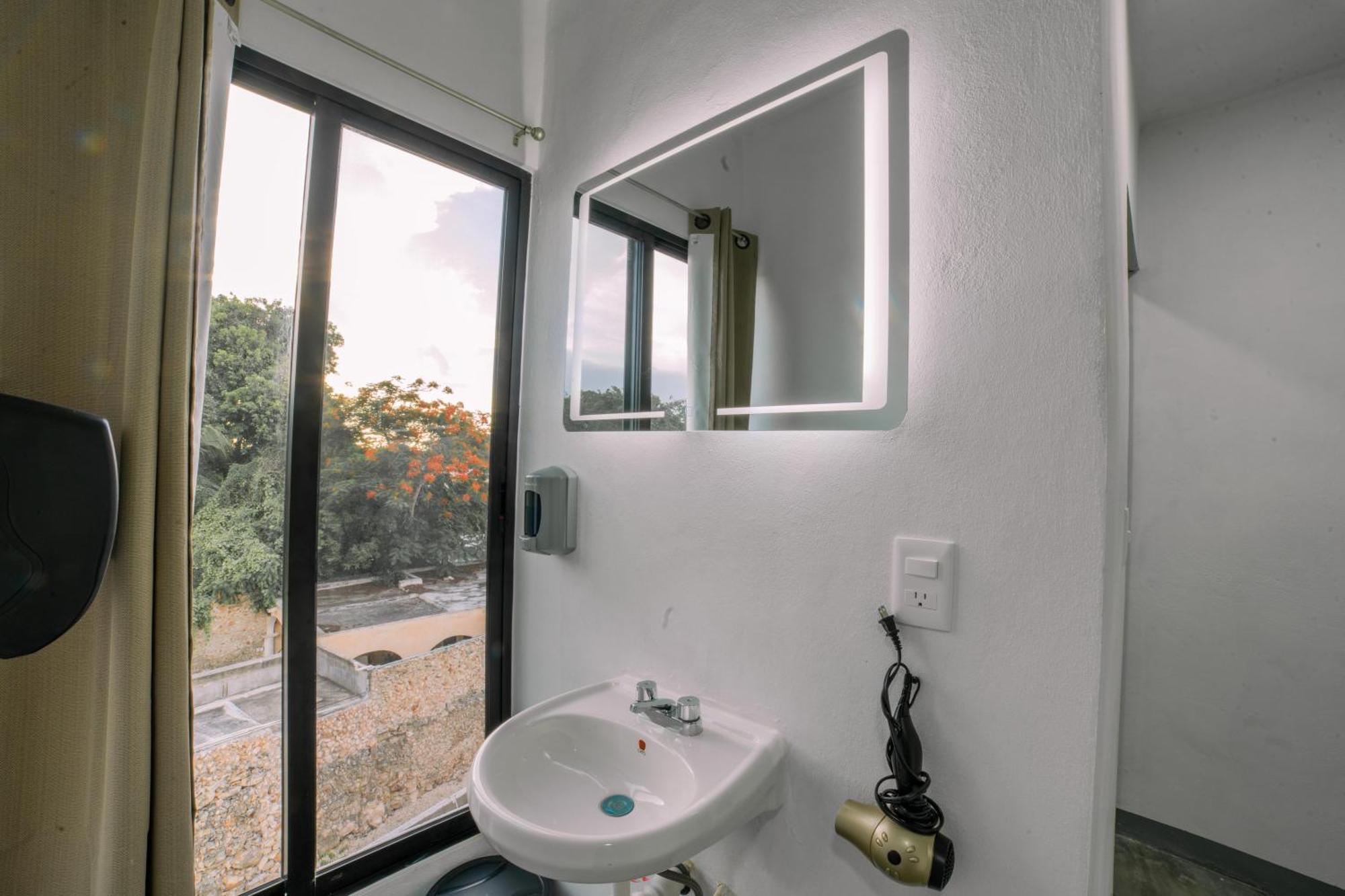 New Friends Hostel & Bar Adults Only Valladolid  Ngoại thất bức ảnh